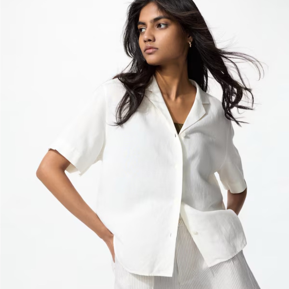 Uniqlo Linen Blend Open Collar Button Down Short Sleeve Shirt